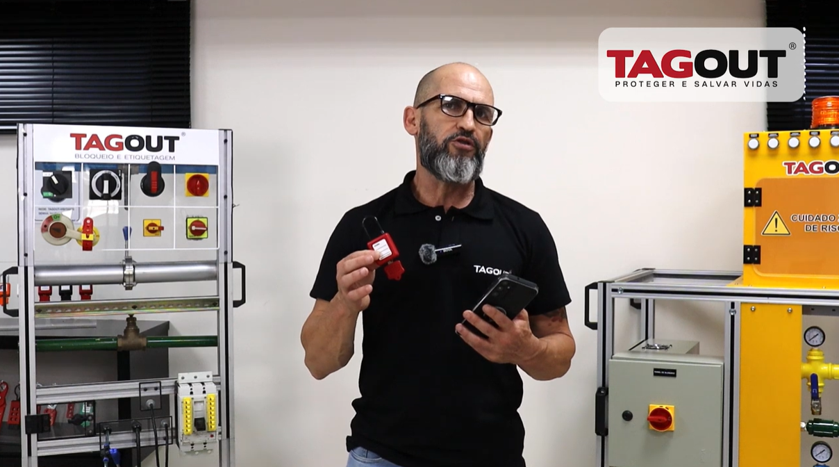 Posso compartilhar a chave do cadeado de bloqueio LOTO com outro colaborador?