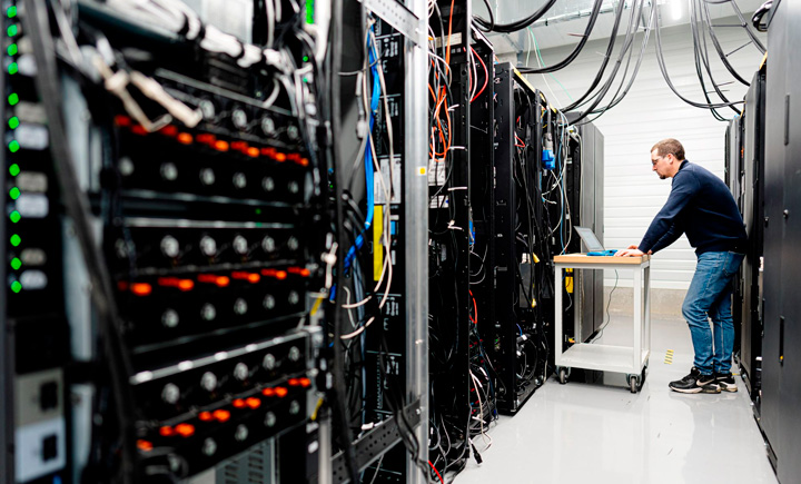 LOTO em Data Centers: manutenção segura de sistemas críticos