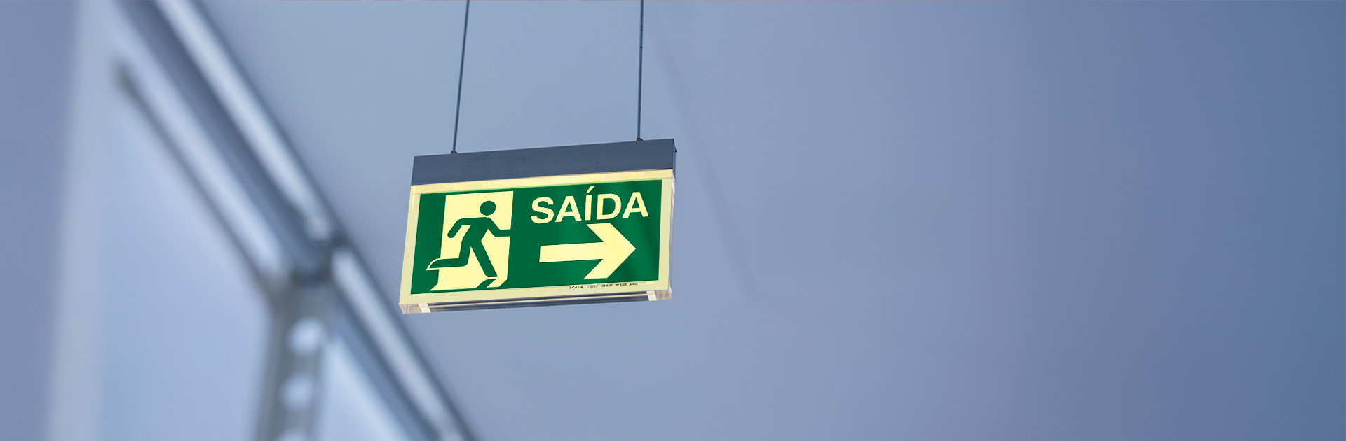 Placas fotoluminescentes: entenda o que são e para que servem