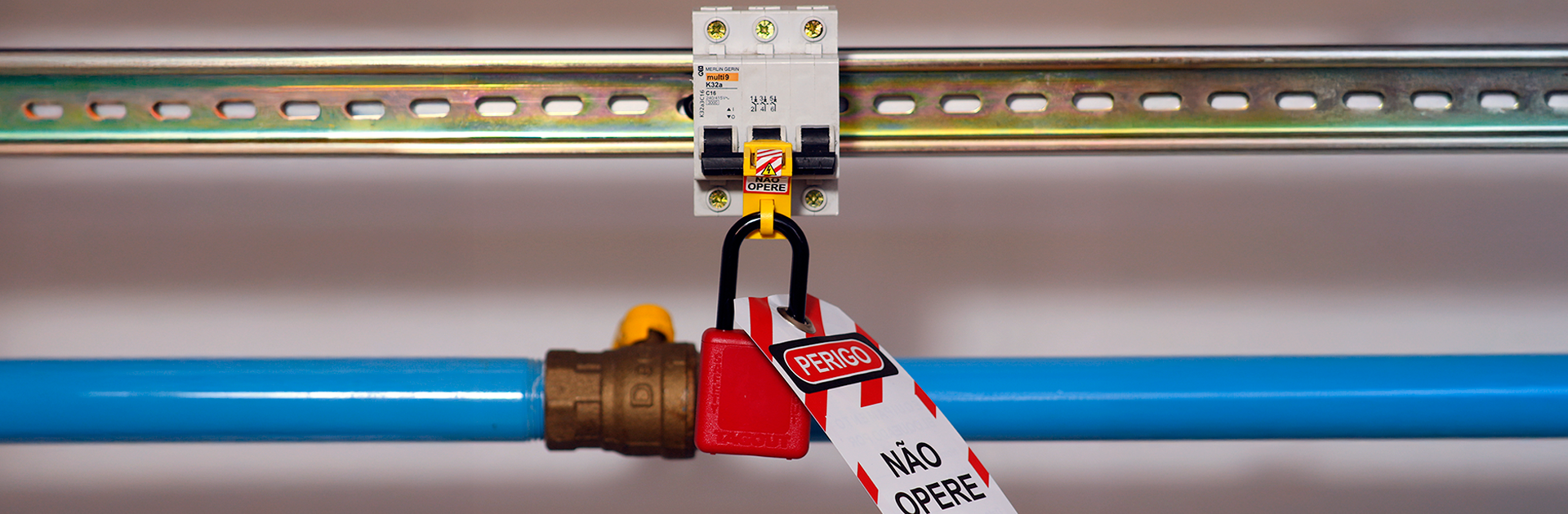 Sinalização eficaz no LOTO: detalhe que protege vidas e otimiza a produtividade